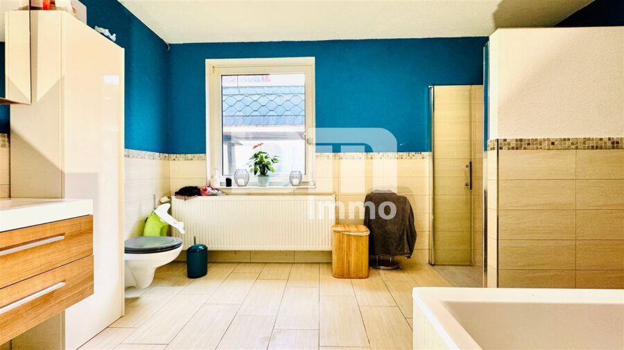 Charmanter Wohntraum mit Tradition und Moderne auf großem Grundstück - EG Badezimmer Wanne / Dusche